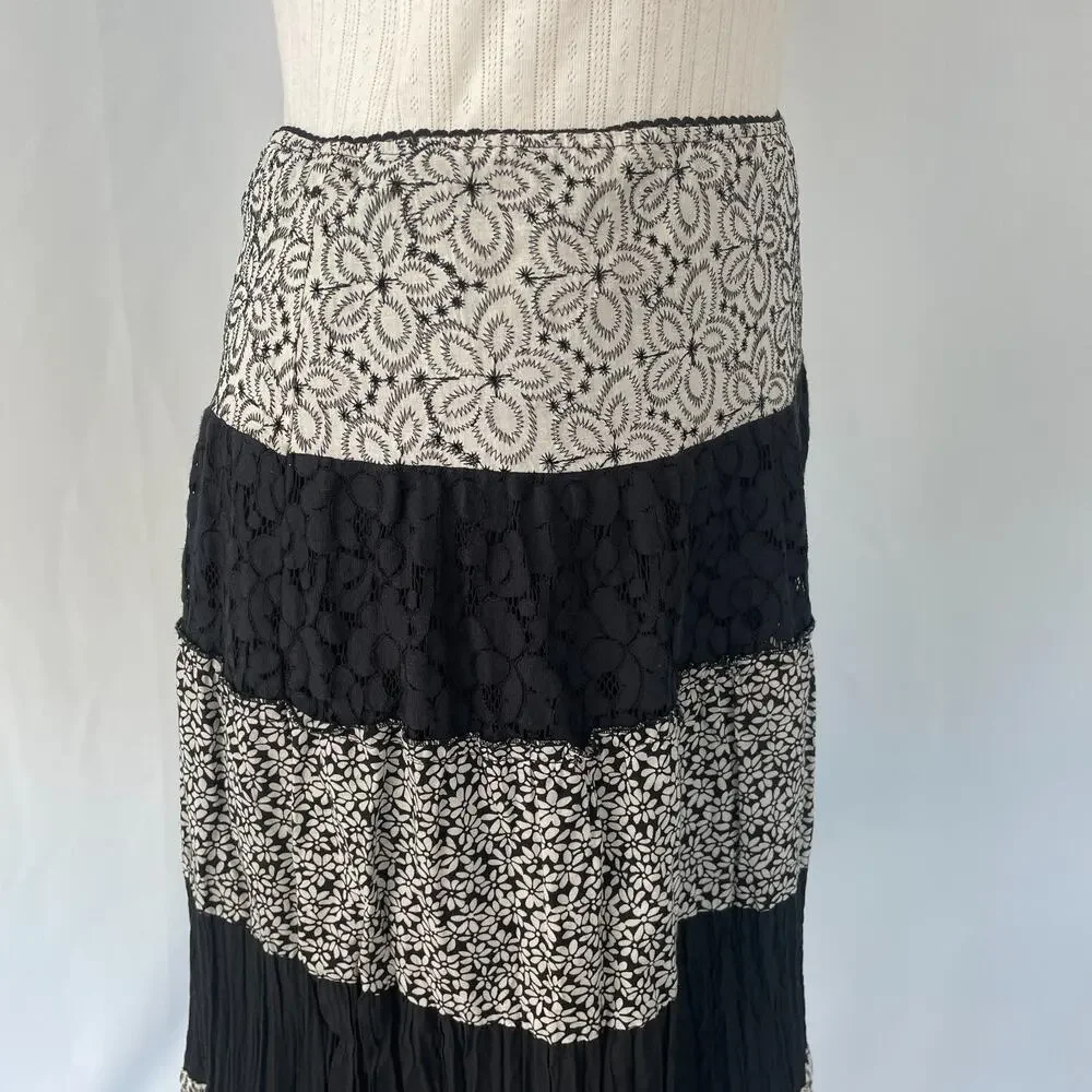 Tiered Broomstick Skirt Size Medium Black White Floral Embroidered Lace Fairy